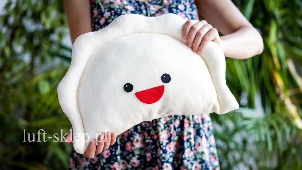 rękodzieło artystyczne Pieroguszka, poduszki handmade, dekoracje i prezenty tworzone przez osoby z niepełnosprawnością, unikalne rękodzieło, prezent na każdą okazję